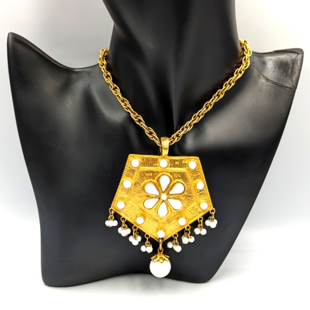Gold Tone Necklace Milk Glass Cabochons Statement Pendant Rope Chain Vintage